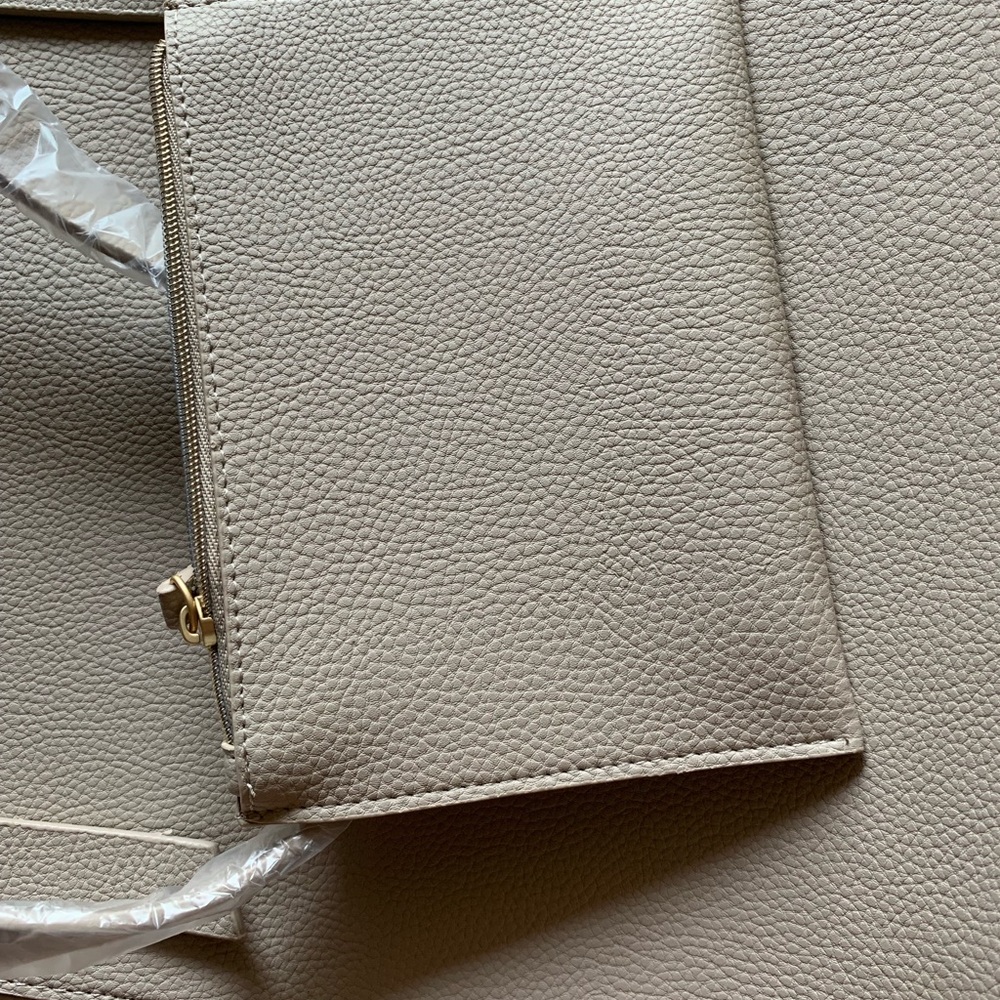 DKNY beige taupe tote bag with coin purse. - Picture 5 of 7